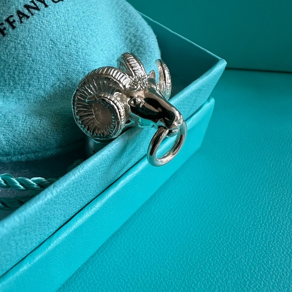 🌸🌸 Authentic Tiffany & Co. RARE Ram Head Knocker Ring - Picture 5 of 16